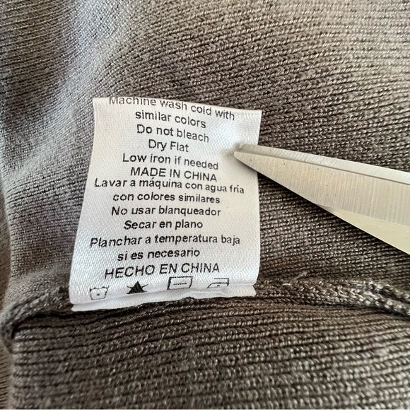 Ontwelfth White Brown Top, size 3X, lovely fabric gem buttons quality material - Picture 7 of 11